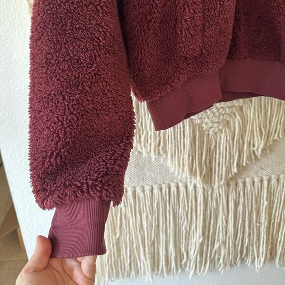 Lululemon Textured Fleece 1/2 Zip - Picture 7 of 8